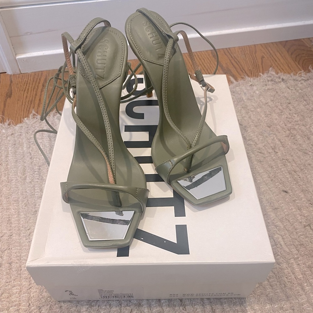 Schutz Vikki heel in Aspen Green, size 7.5